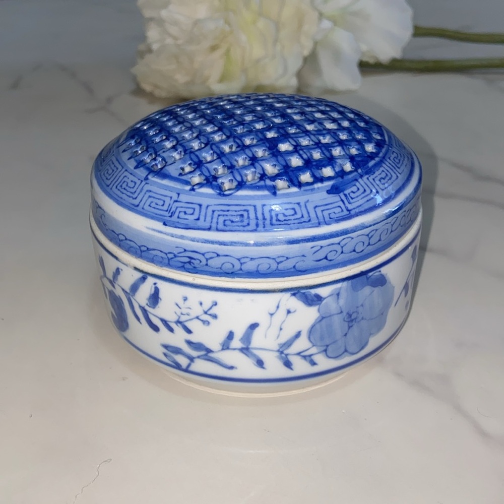 Two's Company Decorative Potpourri with Blue Porcelain Blue and White Design - Picture 4 of 13